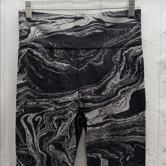 Athleta Aurora Shine Black and Silver Marble Swirl Athletic Tights Leggings - Picture 3 of 6